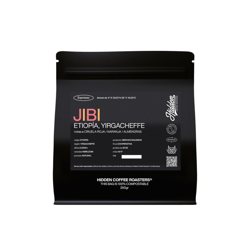 Pack de café de 250 gramos en color negro con la trazabilidad en la etiqueta. Nombre del café "Jibi"
