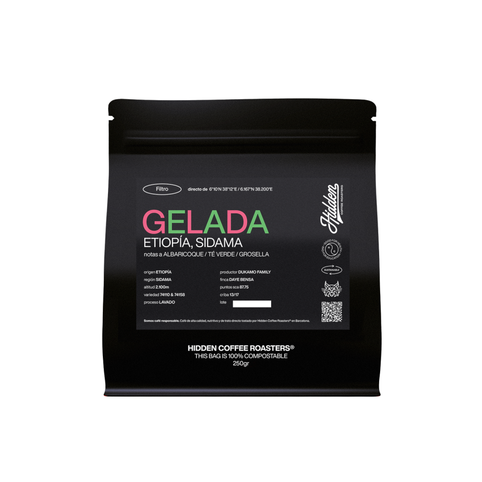Pack de café Gelada de 250 gramos, bolsa de color negro con etiqueta informativa sobre el café