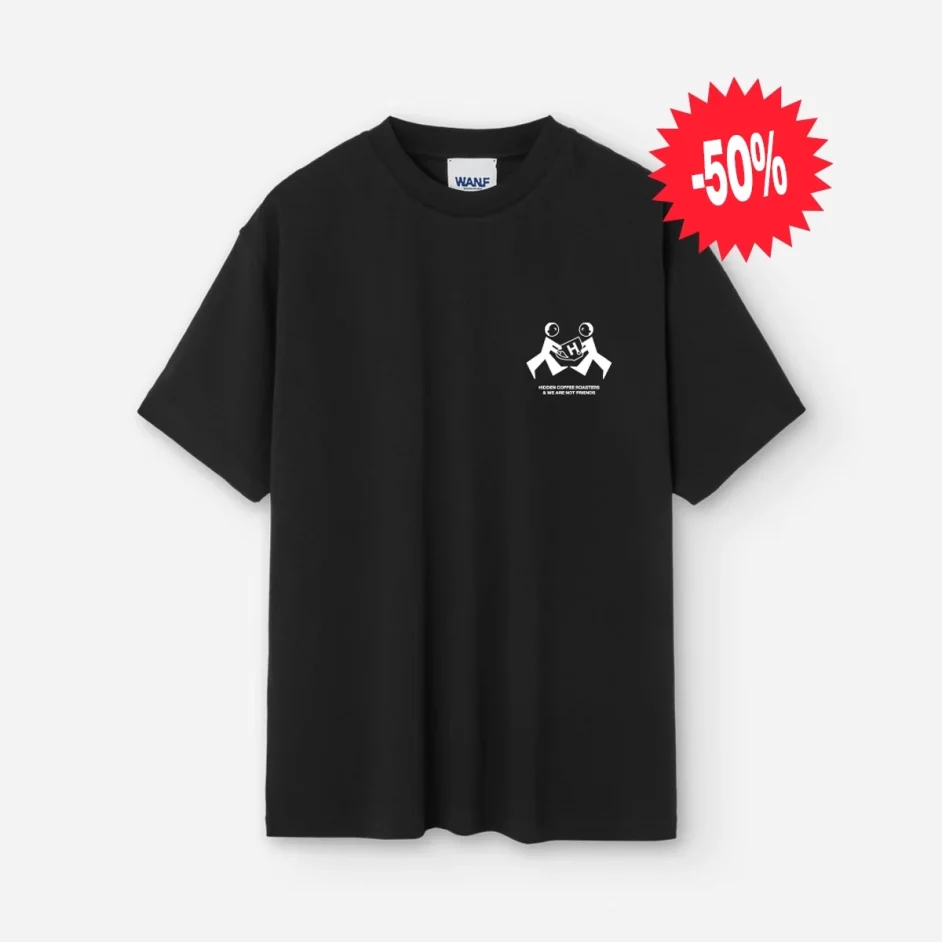 Camiseta negra Hidden Coffee Roasters x We Are Not Friends con logo frontal.