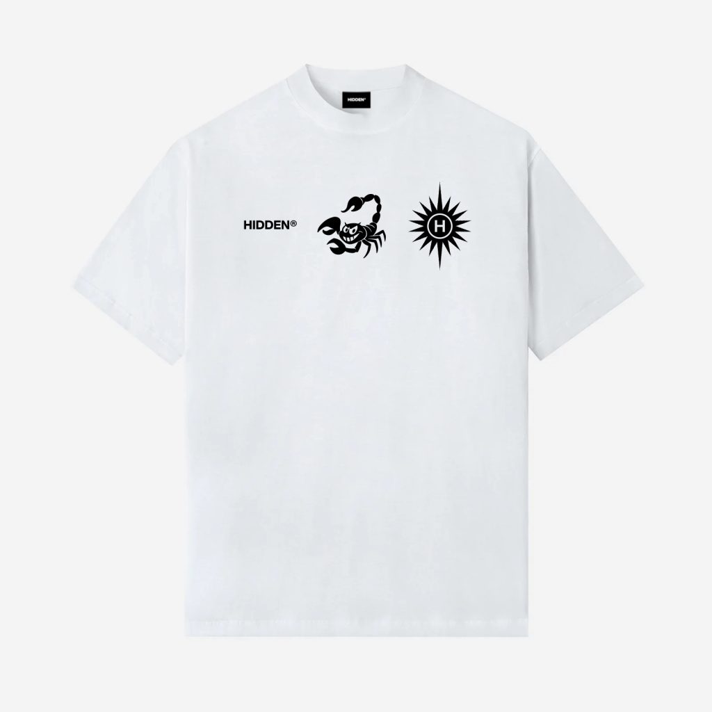 Camiseta blanca Hidden NY con estampado de escorpión y sol con logo H en el pecho izquierdo