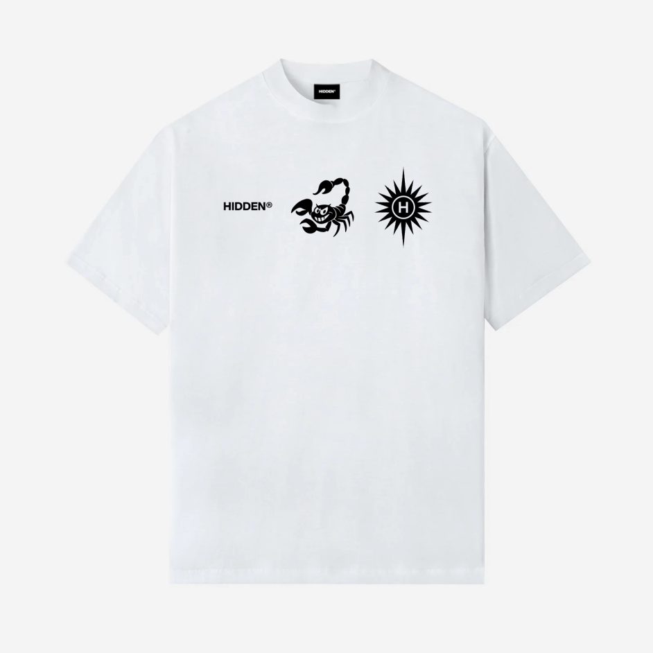Camiseta blanca Hidden NY con estampado de escorpión y sol con logo H en el pecho izquierdo