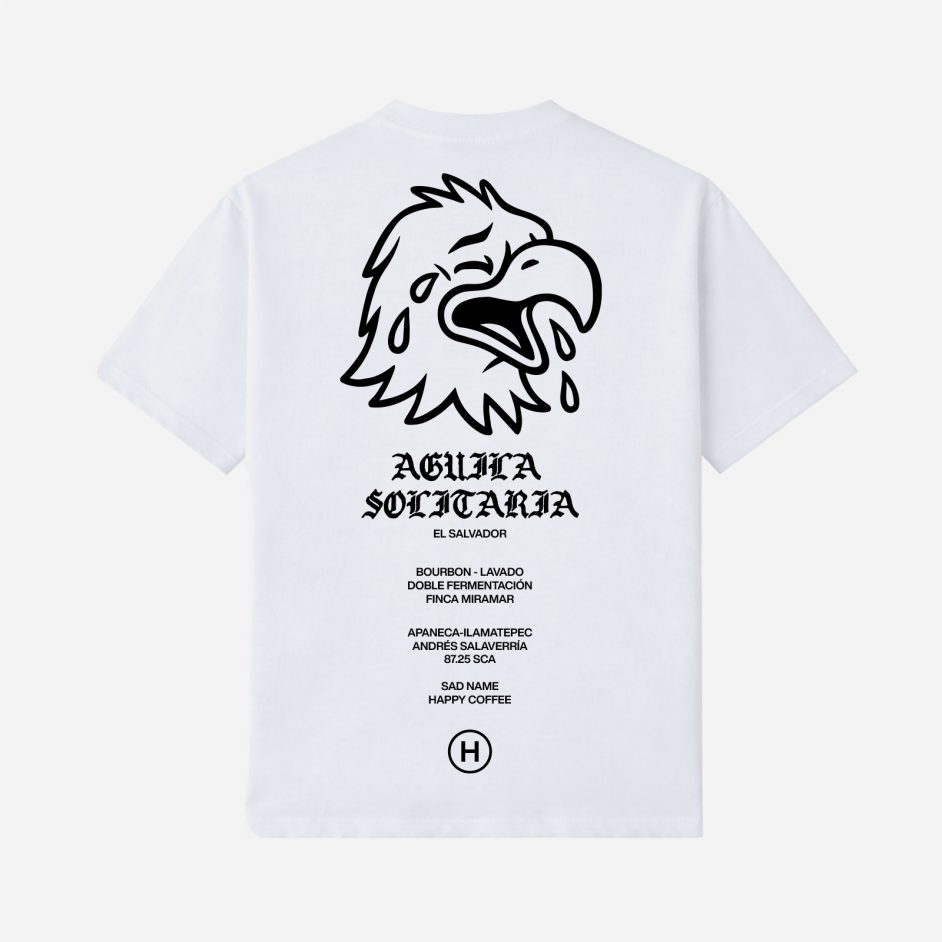 Parte trasera de camiseta blanca Hidden NY con ilustración de águila llorando y texto Águila Solitaria El Salvador