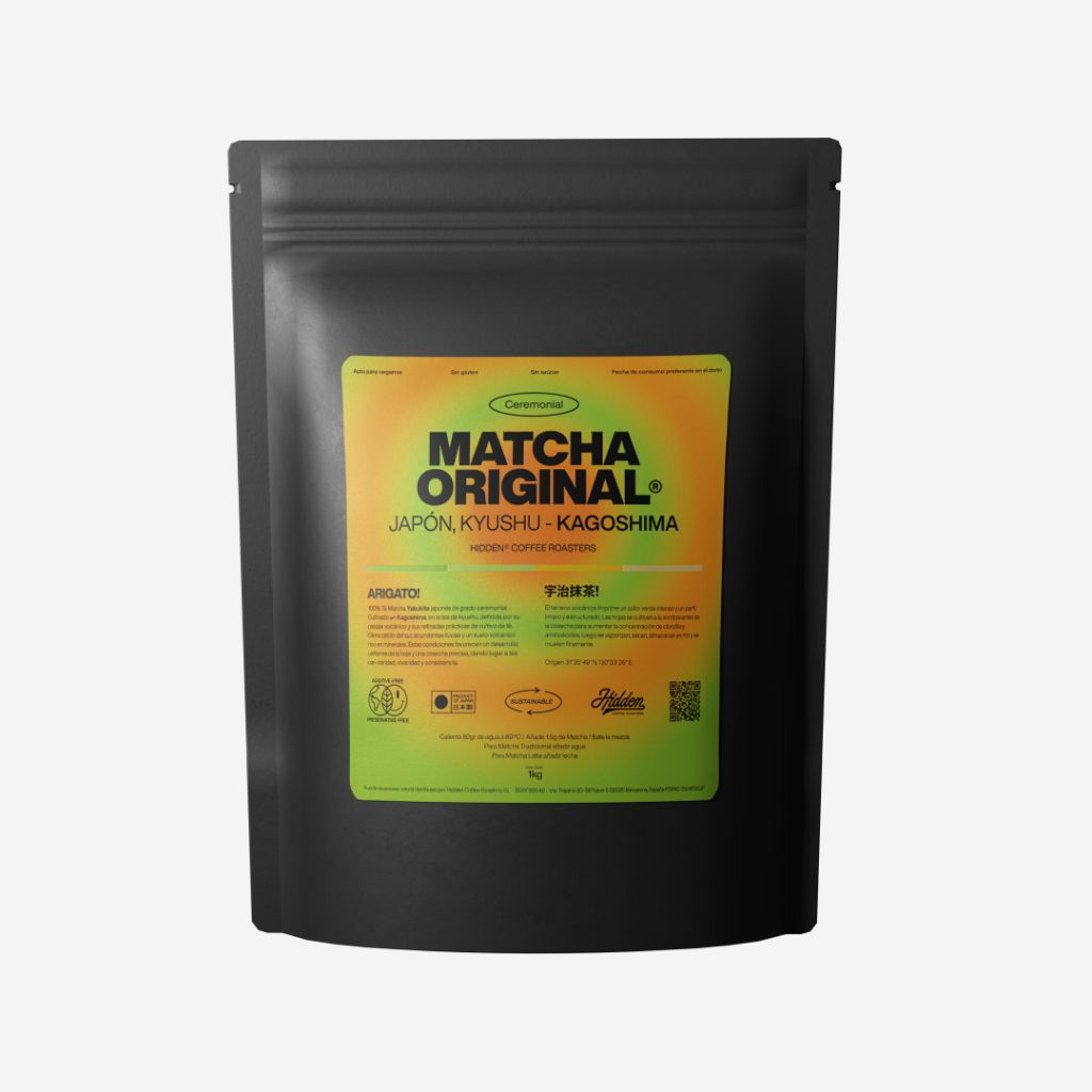 Bolsa negra de 1kg de matcha ceremonial Matcha Original de Hidden, con etiqueta degradada verde y dorada, origen Kagoshima, Japón